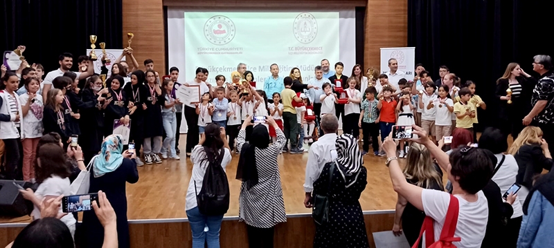 	 ŞAMPİYONLAR ÖDÜLLERİNE KAVUŞTU 