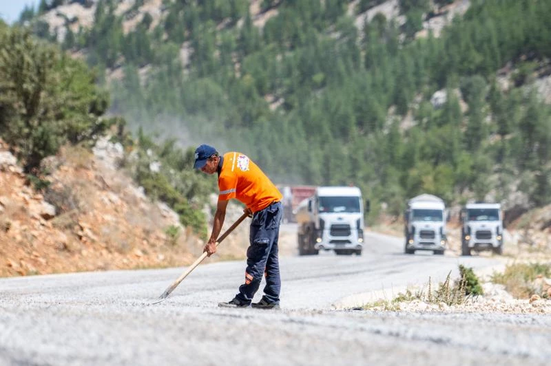 Büyükşehir’in Kırsalda Yol Çalışmaları Devam Ediyor