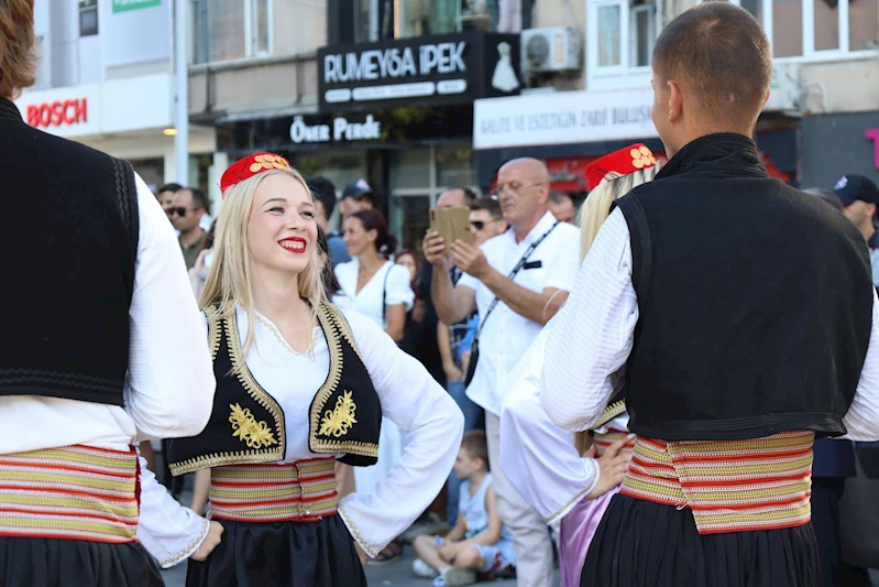 İZMİT’TE ÜÇ ÜLKENİN HALK DANSLARIYLA UNUTULMAZ BİR GÖSTERİ