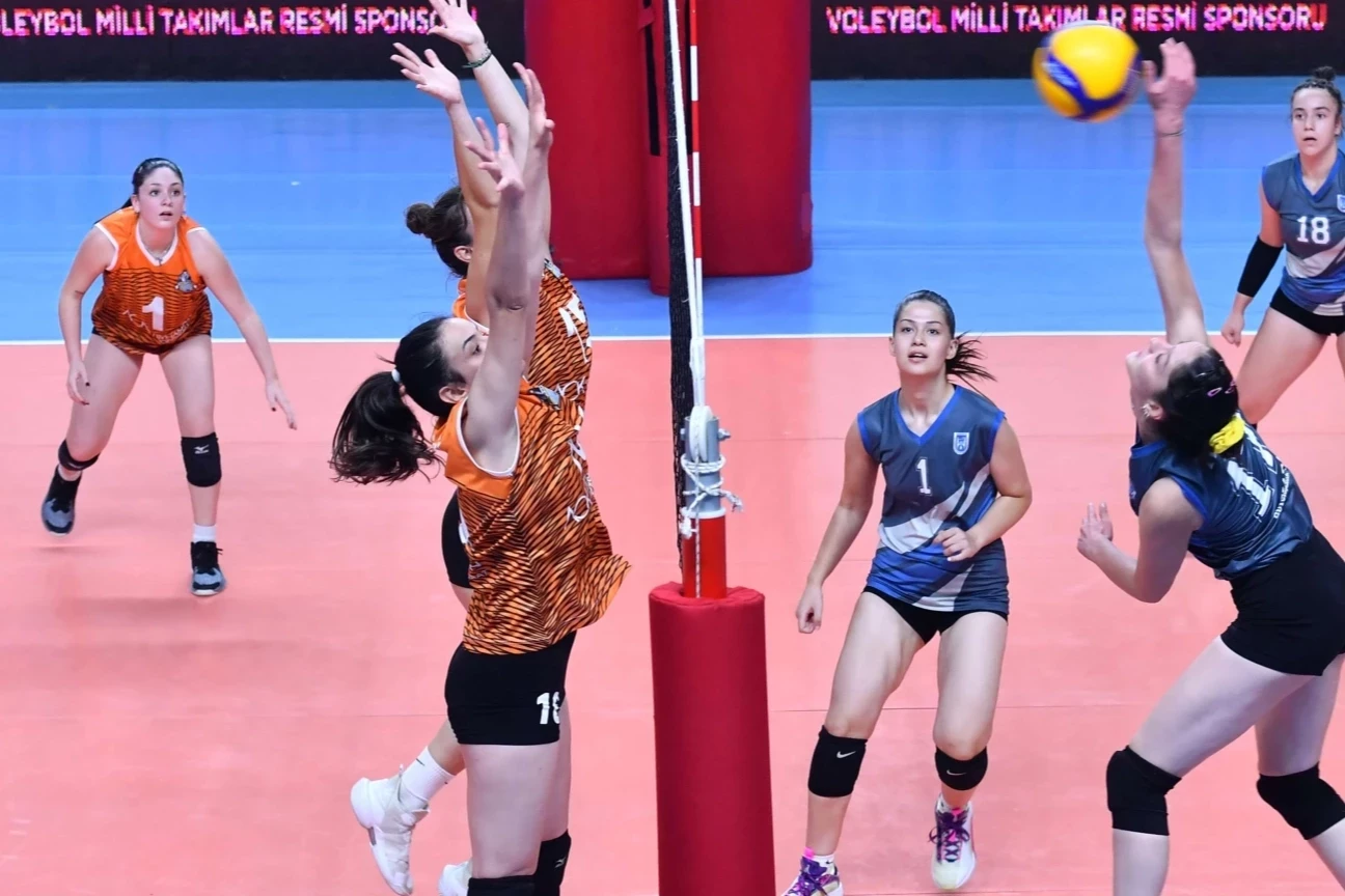 Voleybol maçında kadınlar sahada olacak